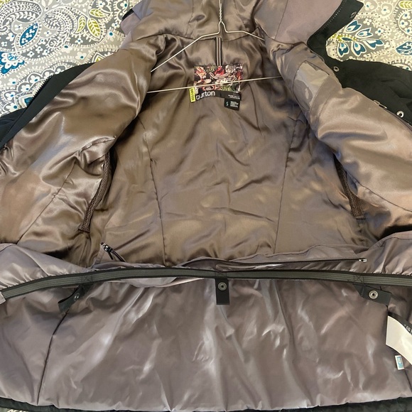 Like New Burton Black Ski/Snow Board Jacket size Small - Picture 12 of 13